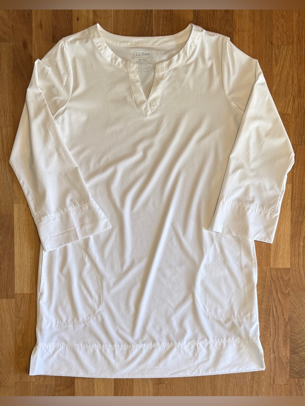 MED | L.L. Bean: Stretch V-Splitneck Tunic w/POCKETS! | White